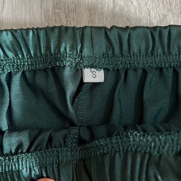 NWOT PAJAMA SET SATIN SPAGHETTI STRAP TOP WITH LONG PANTS NEVER WORN - Picture 12 of 14